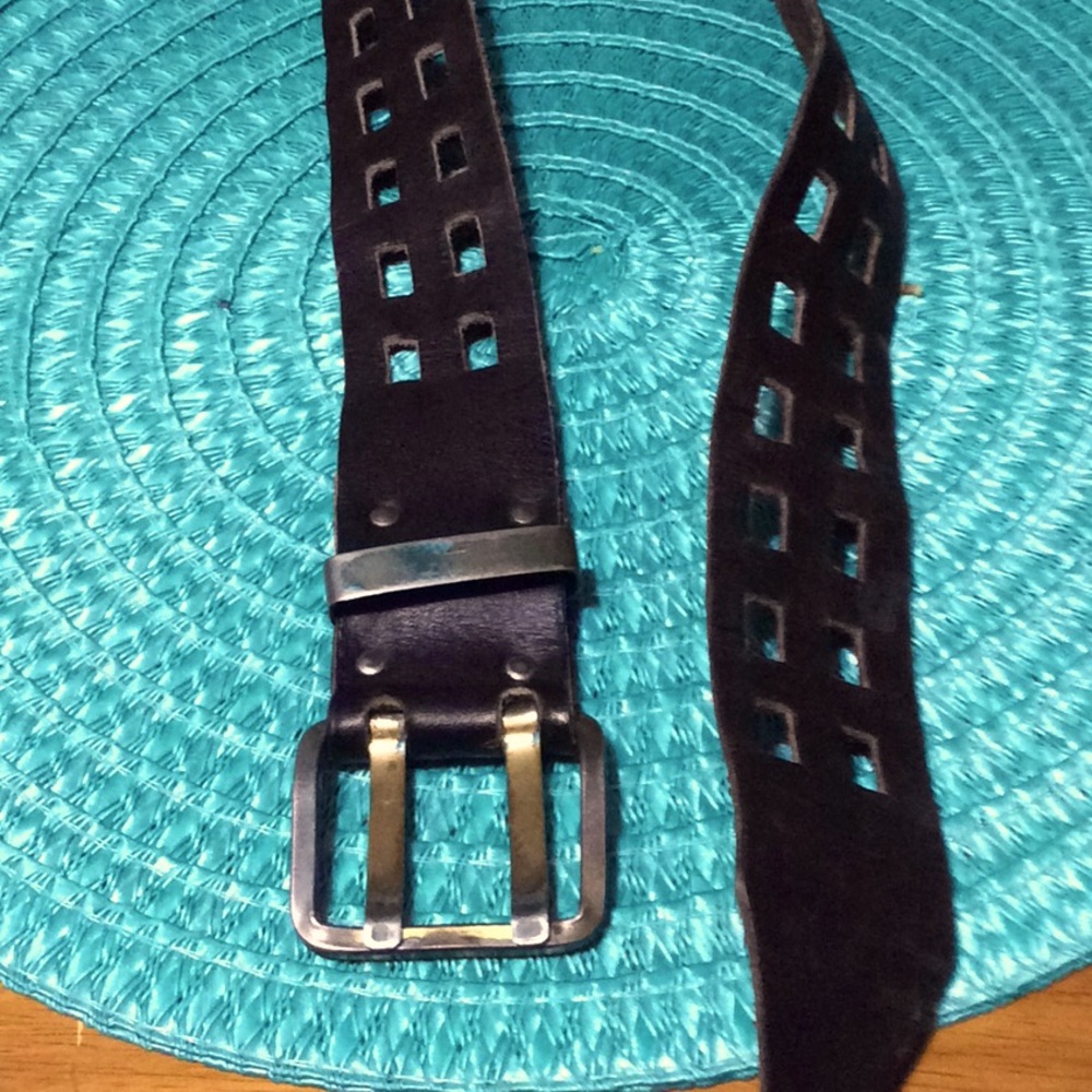 Vtg 70’s 33” brown belt double holed leather. Cool
